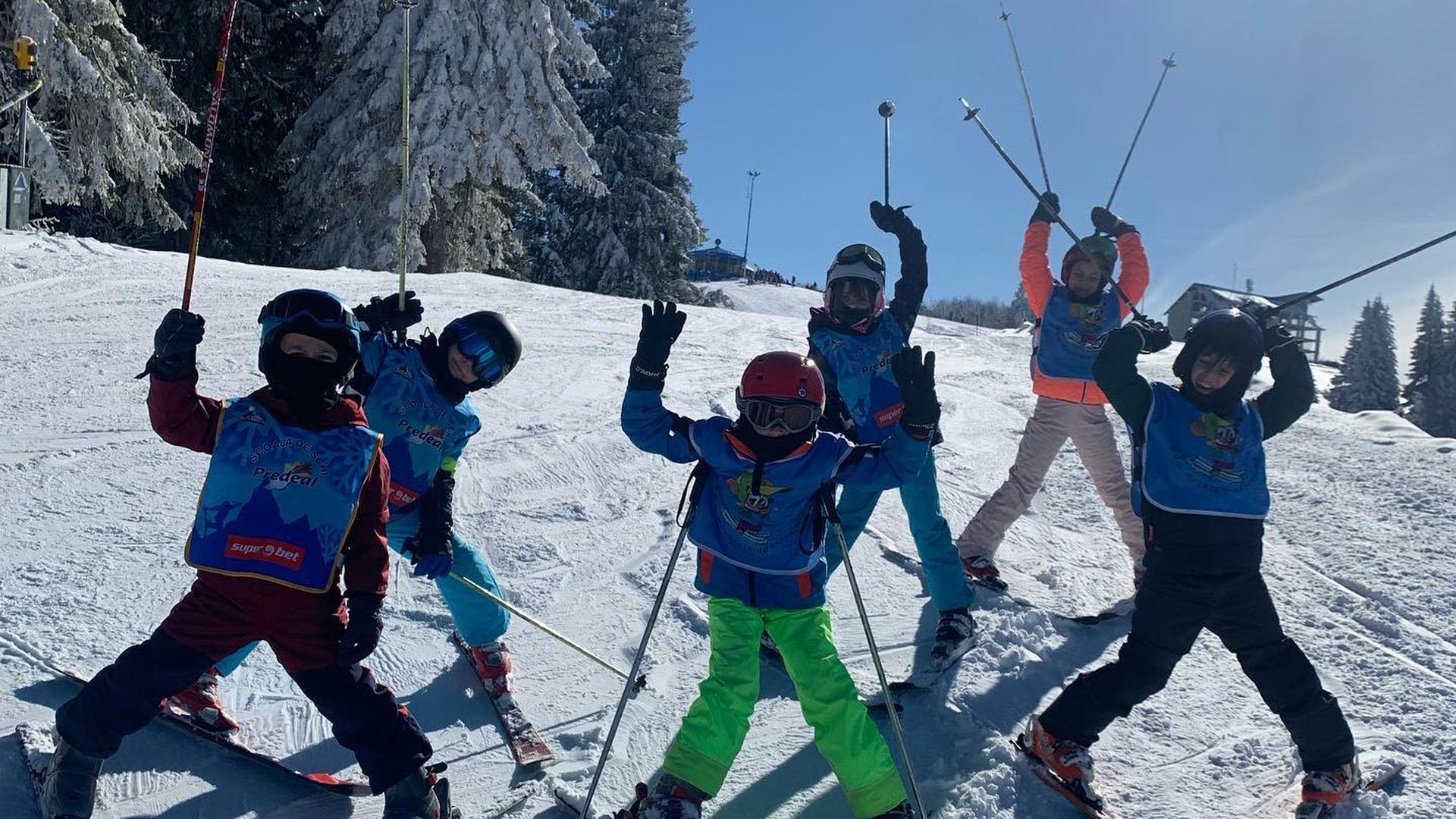 Care sunt beneficiile unei tabere de iarnă cu specific schi & snowboard